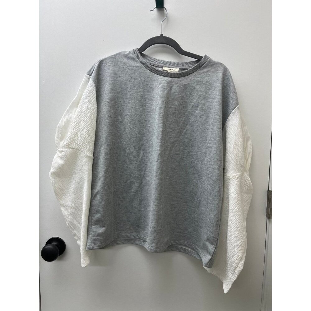 Women’s medium gray blouse white sleeve
